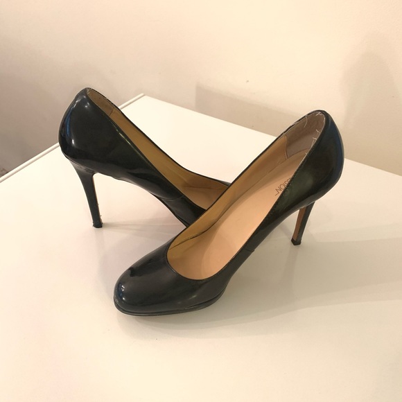Barely worn 4 inch patent leather heels (size 8.5) - Picture 4 of 6